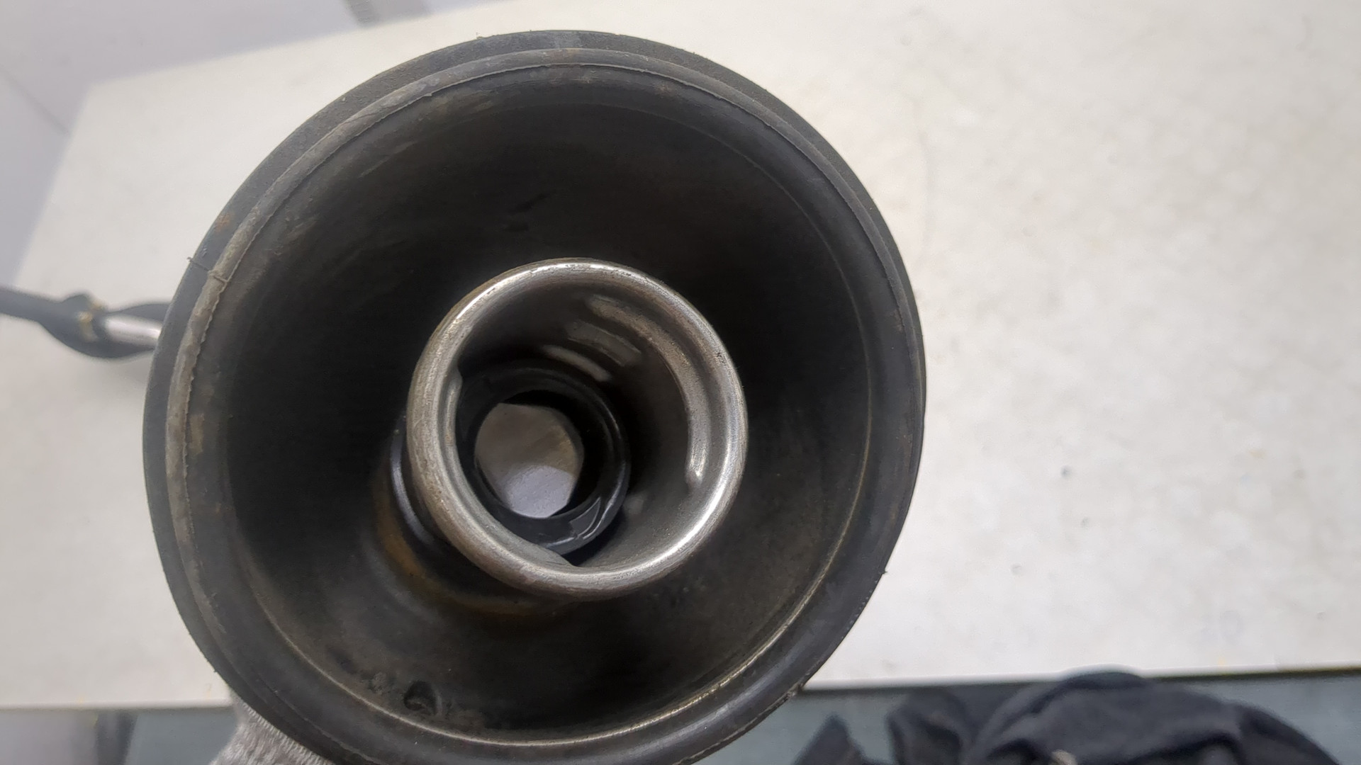 Горловина топливного бака