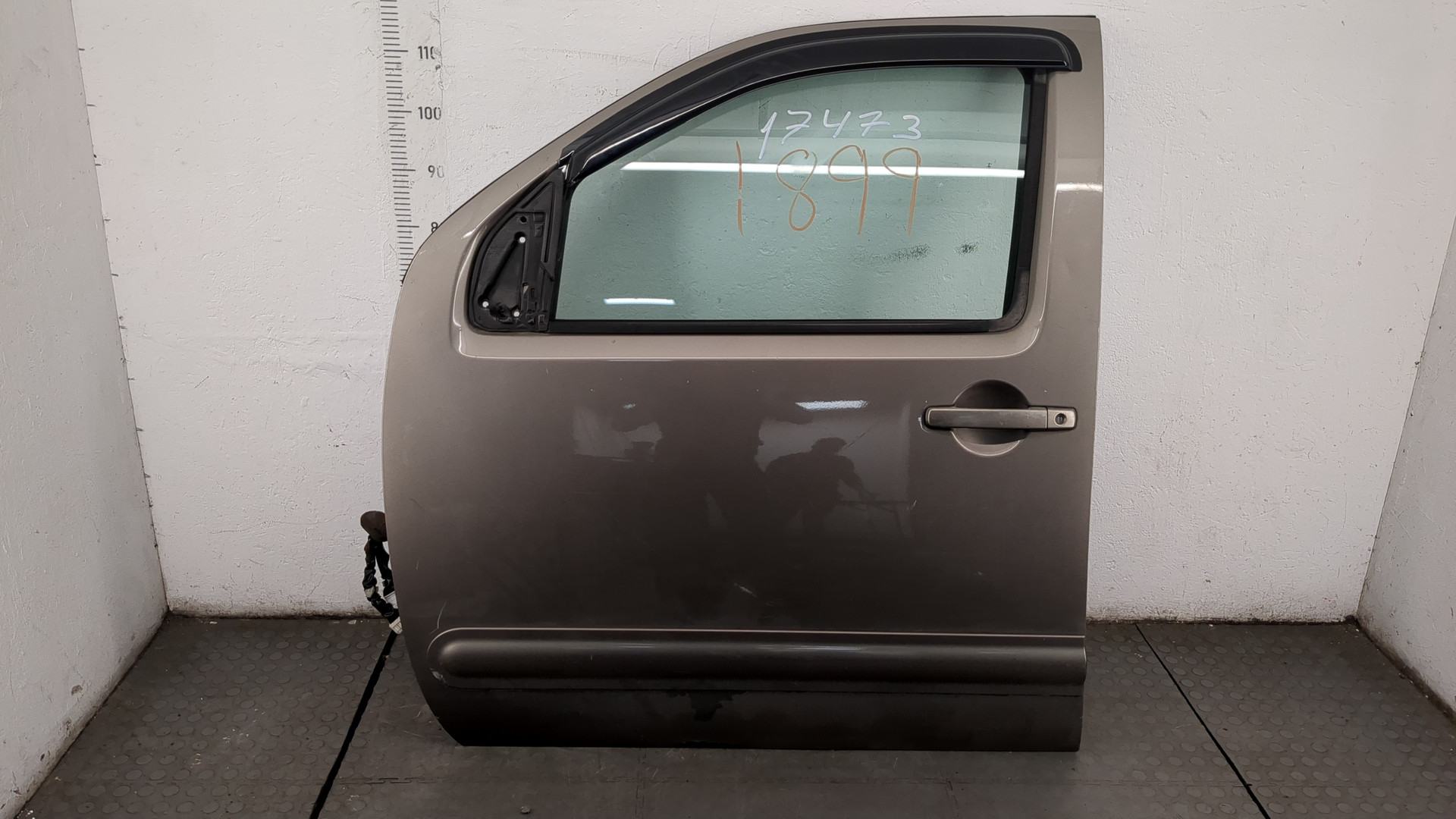 Дверь передняя левая