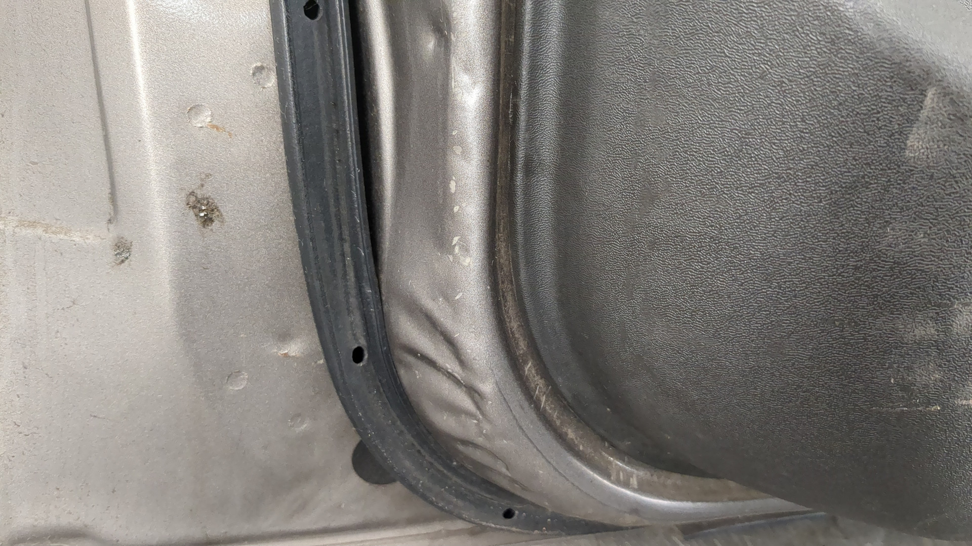 Дверь передняя левая