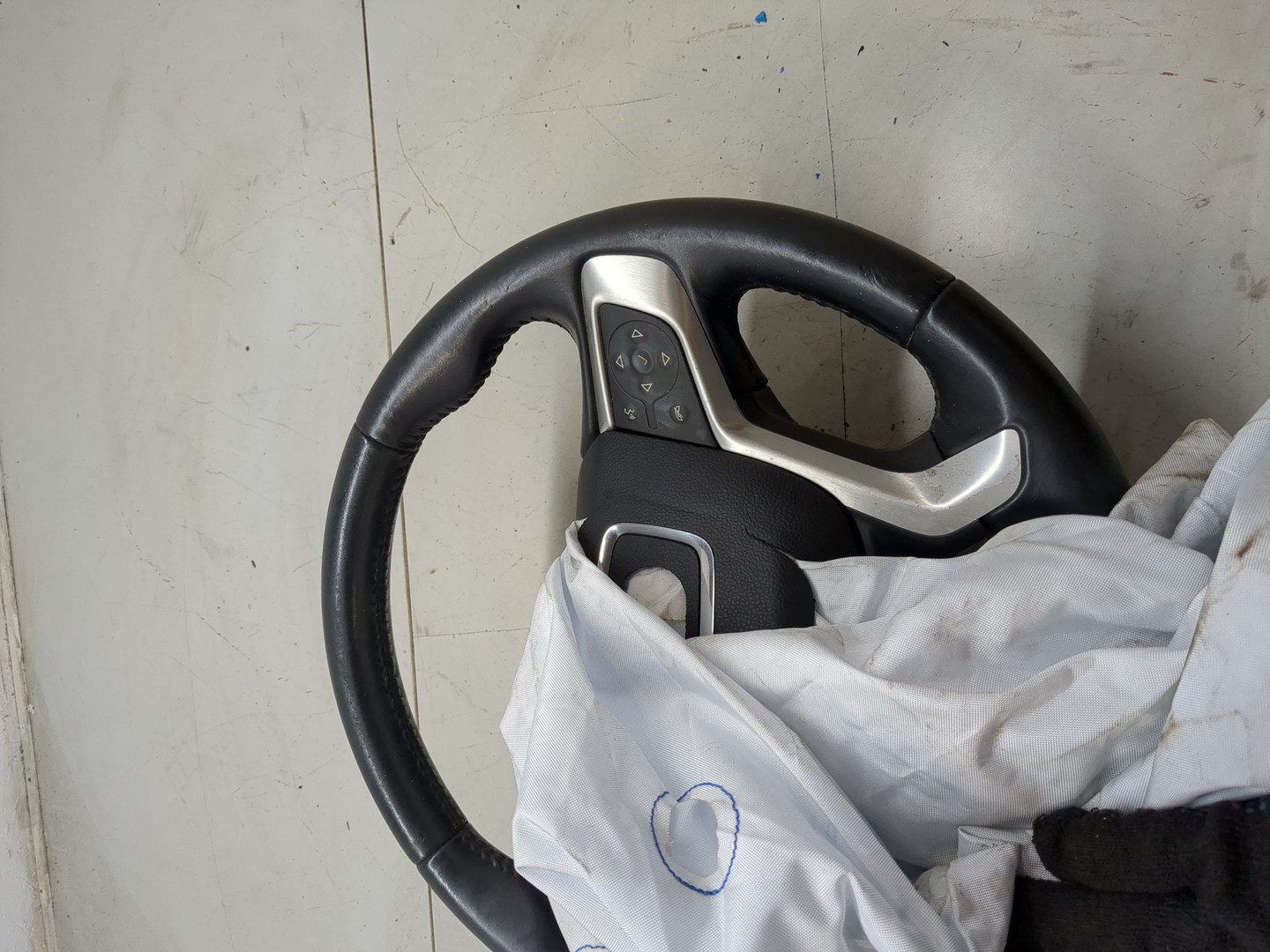 Рулевое колесо (руль)