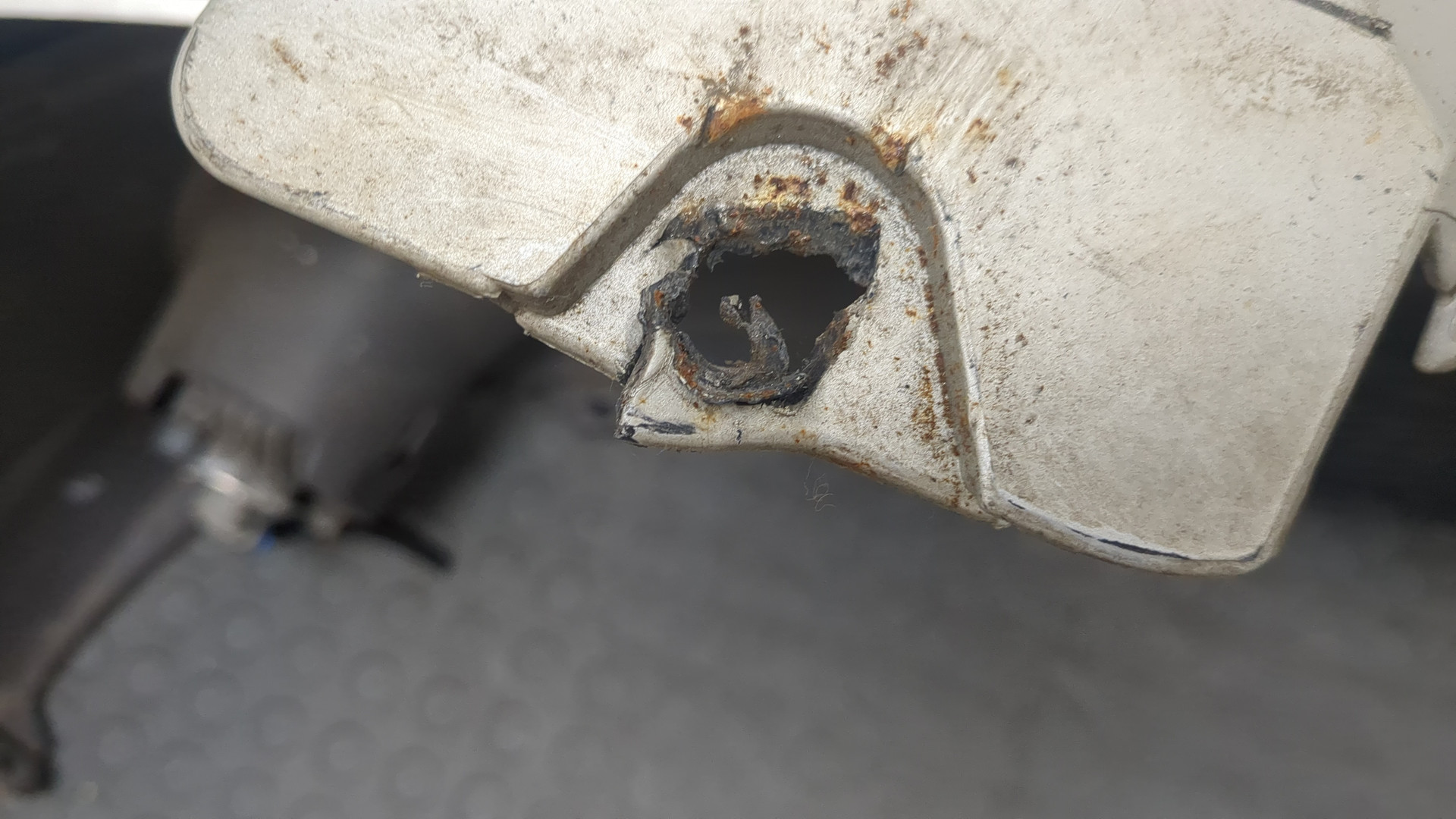 Бампер передний