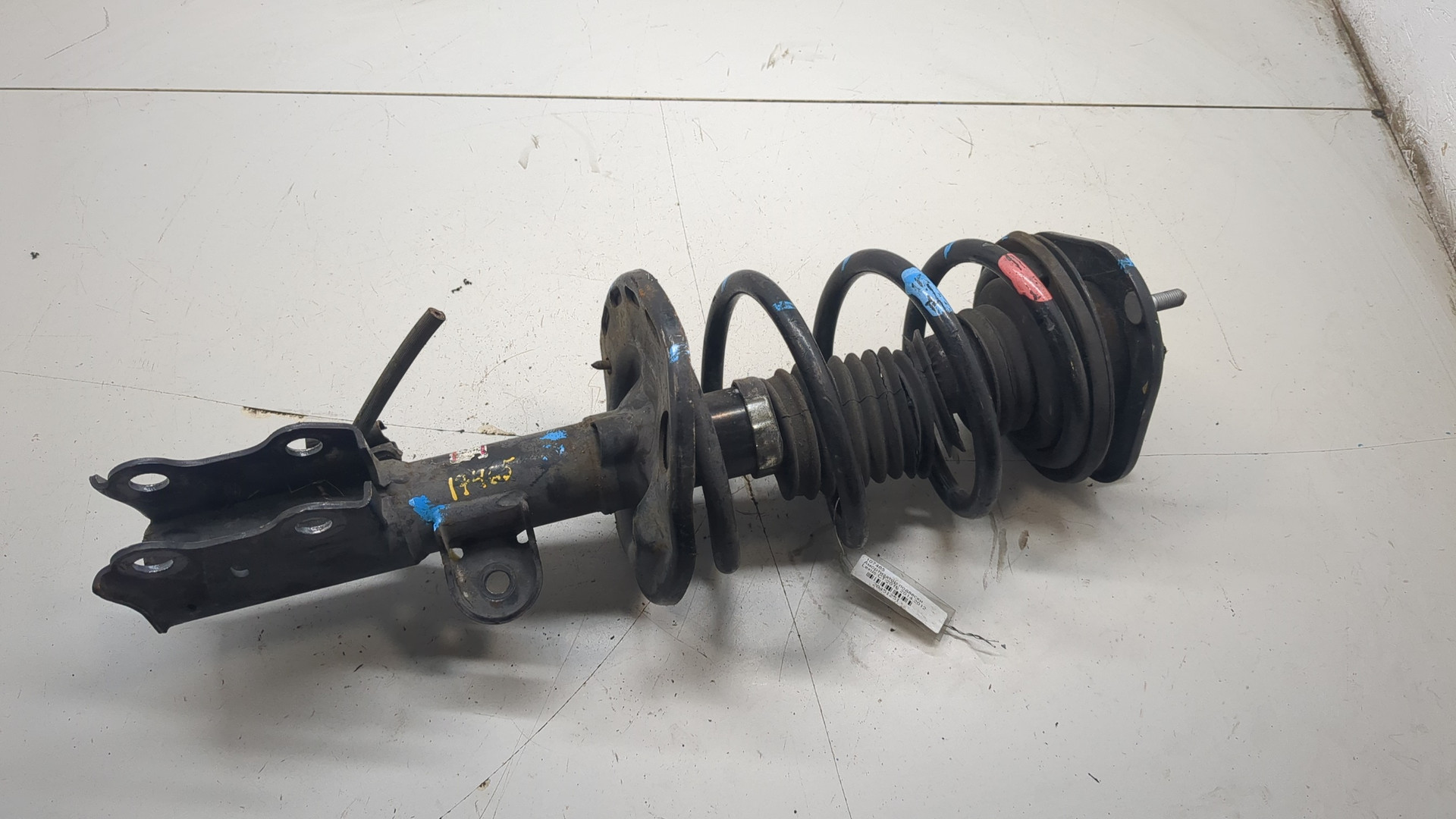 Амортизатор передний левый