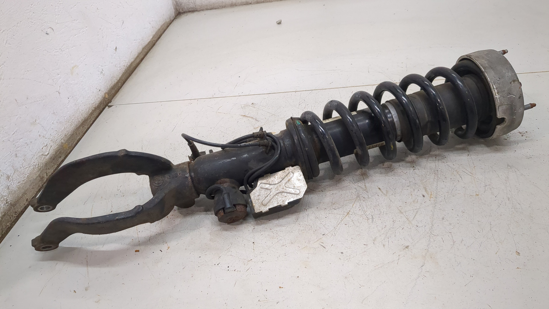 Амортизатор передний правый