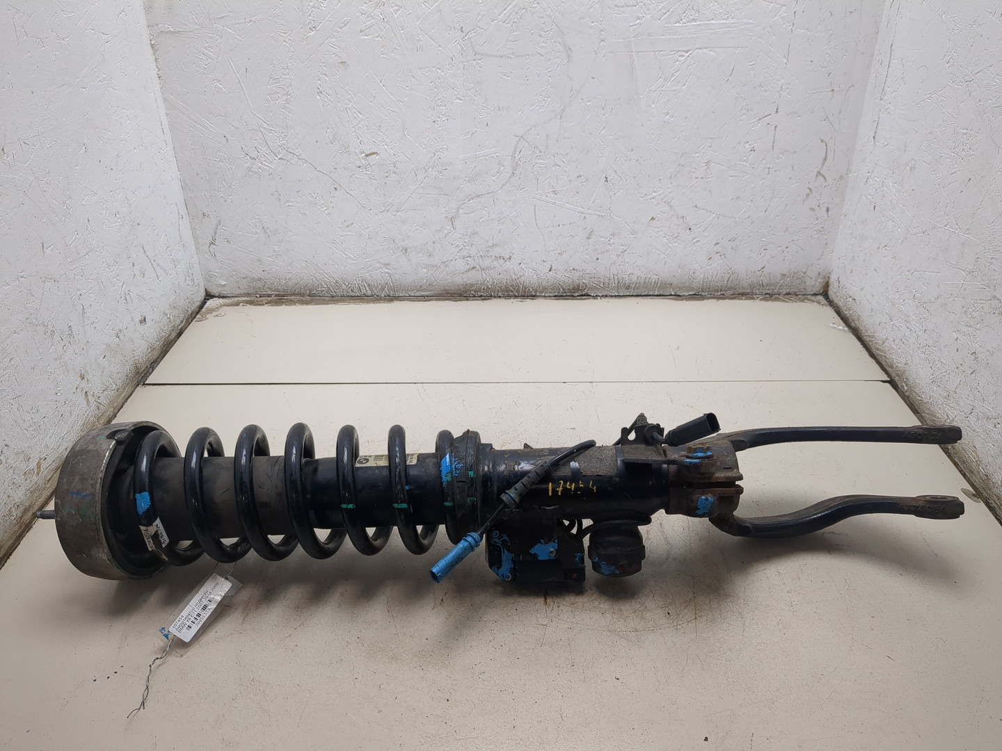 Амортизатор передний правый