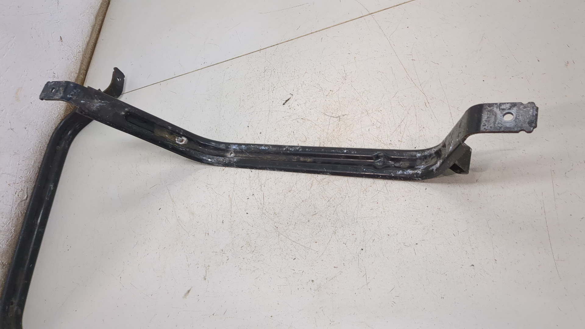 Лента крепления бензобака