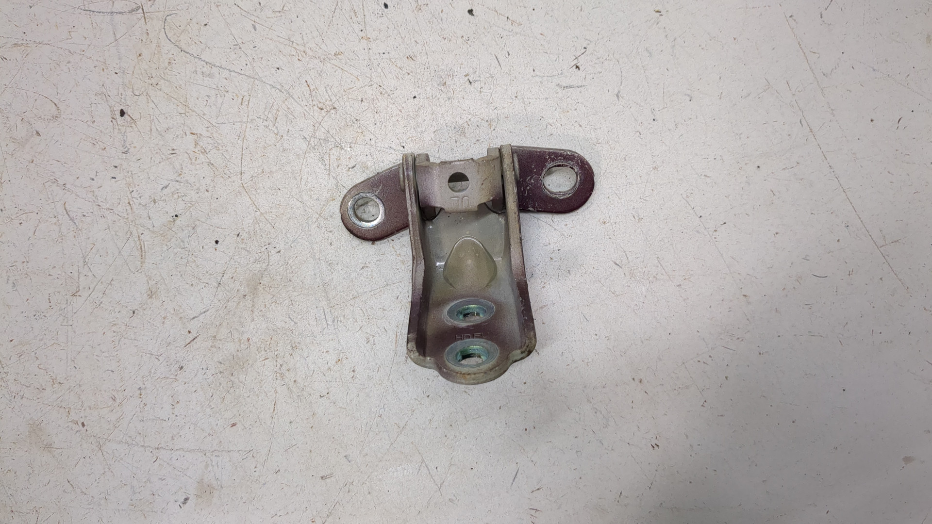 Петля двери