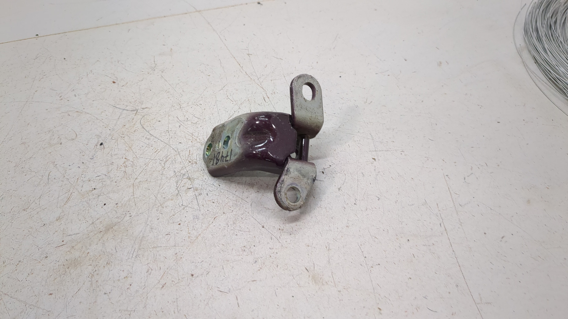 Петля двери