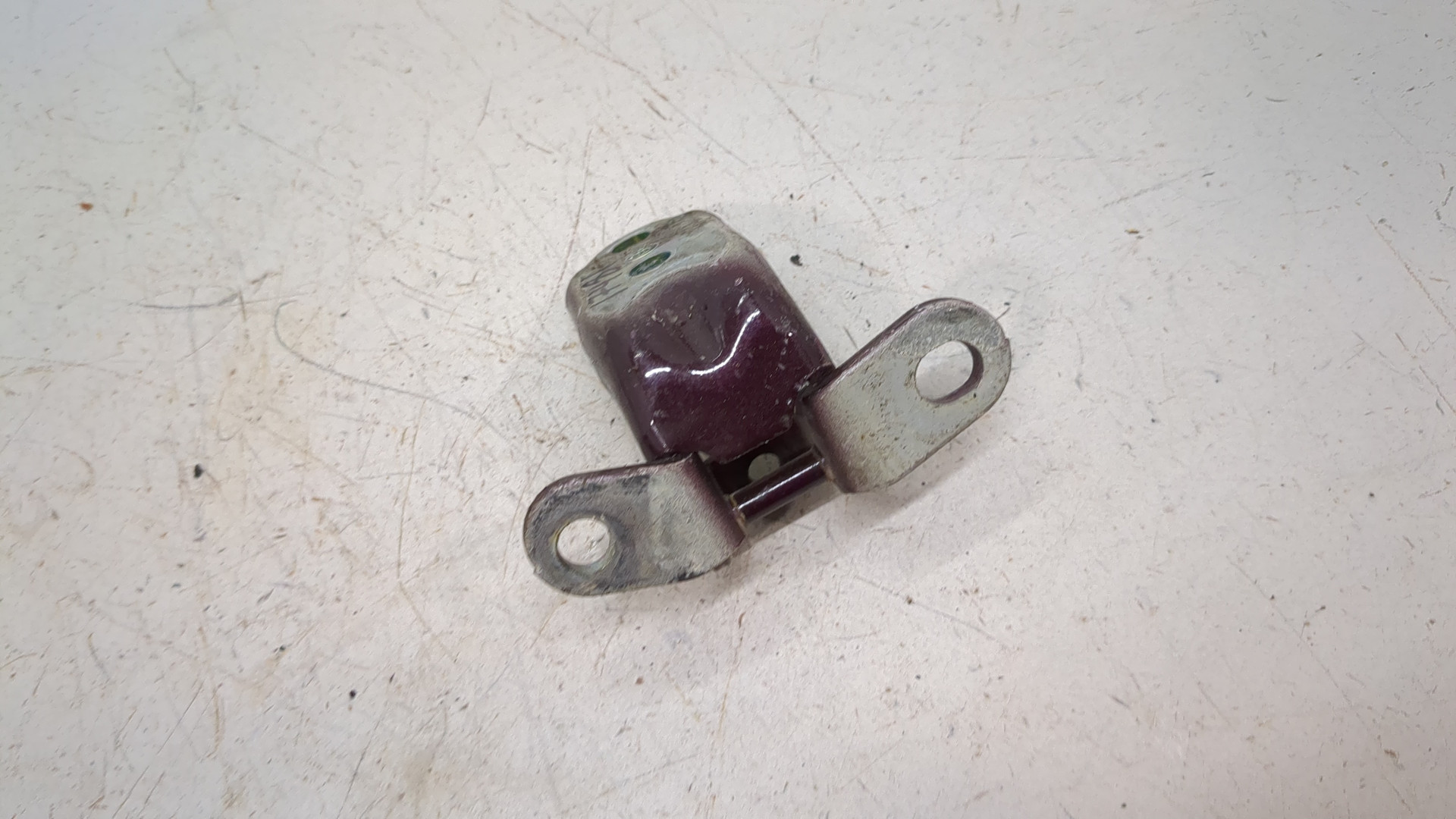 Петля двери