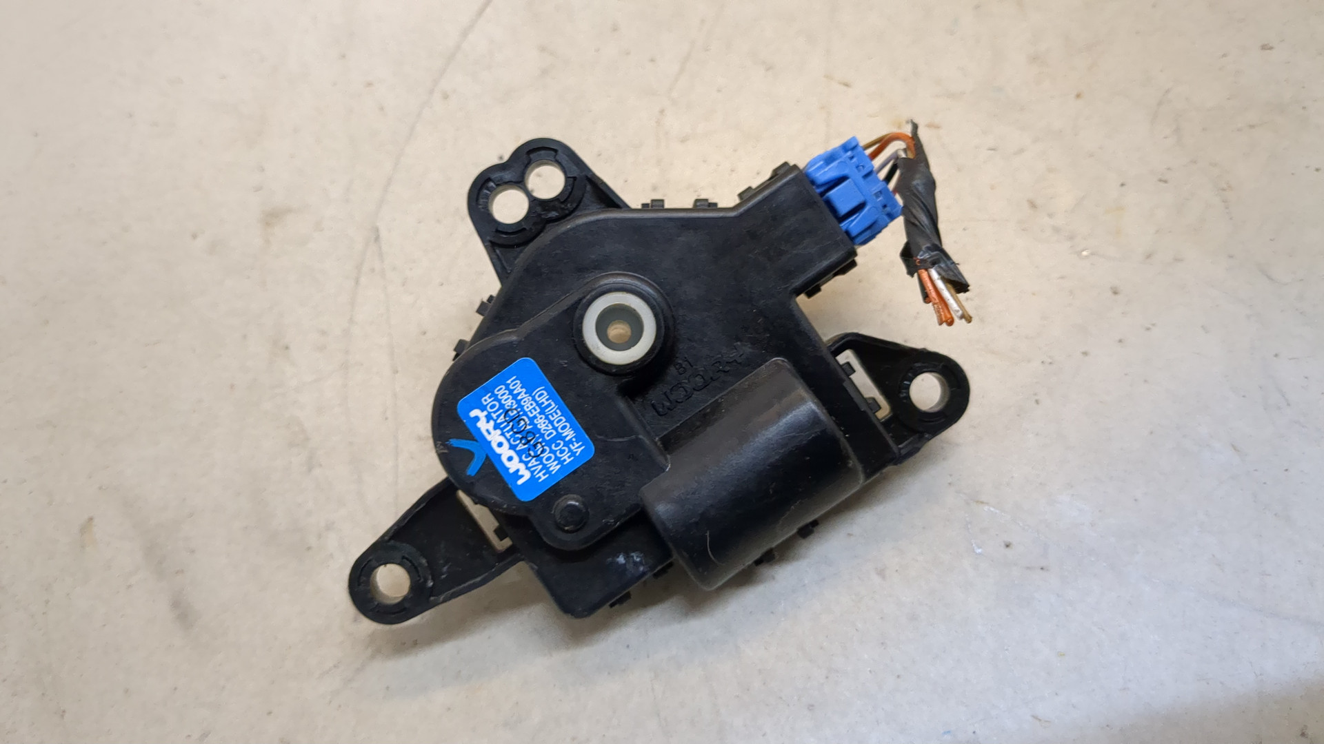 Моторчик заслонки печки