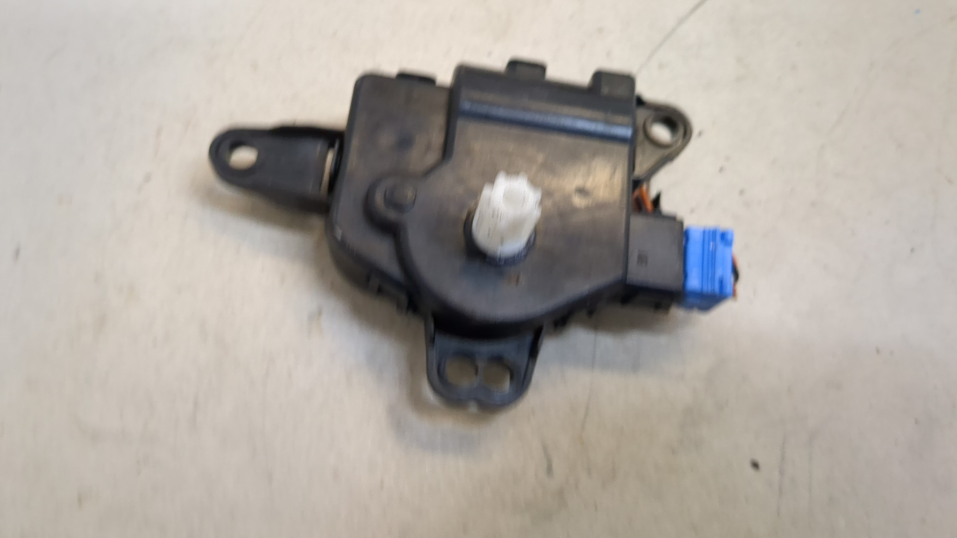 Моторчик заслонки печки