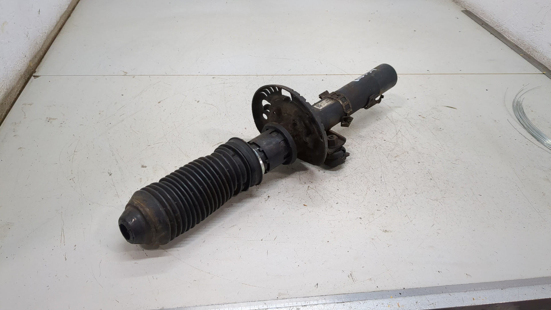 Амортизатор передний