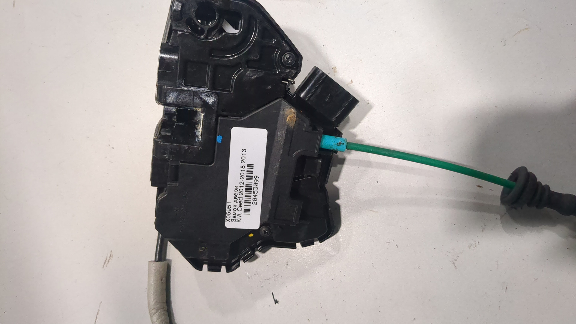 Замок двери передней правой