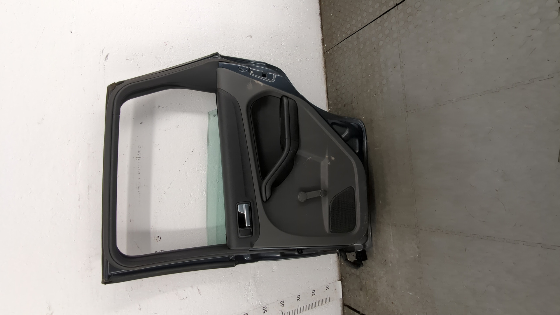 Дверь задняя правая