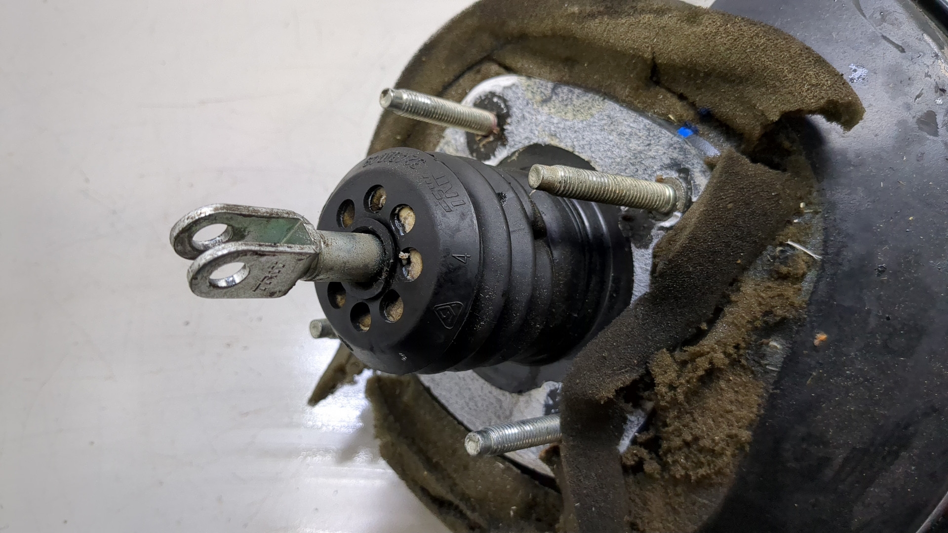 Цилиндр тормозной главный