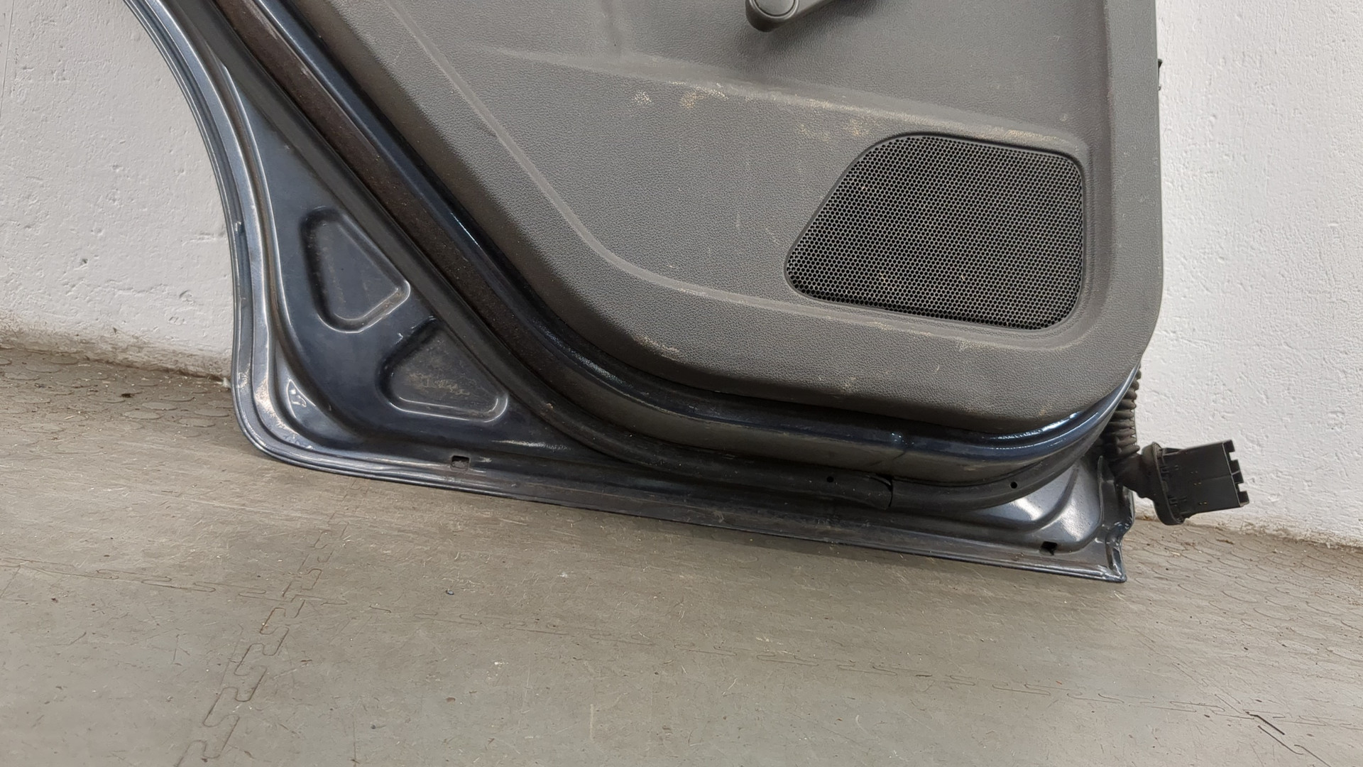 Дверь задняя левая