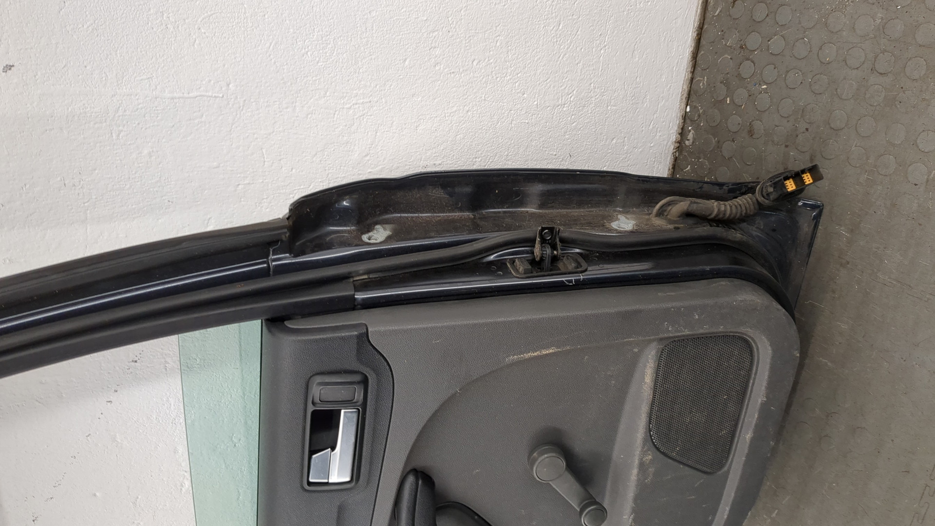 Дверь задняя левая