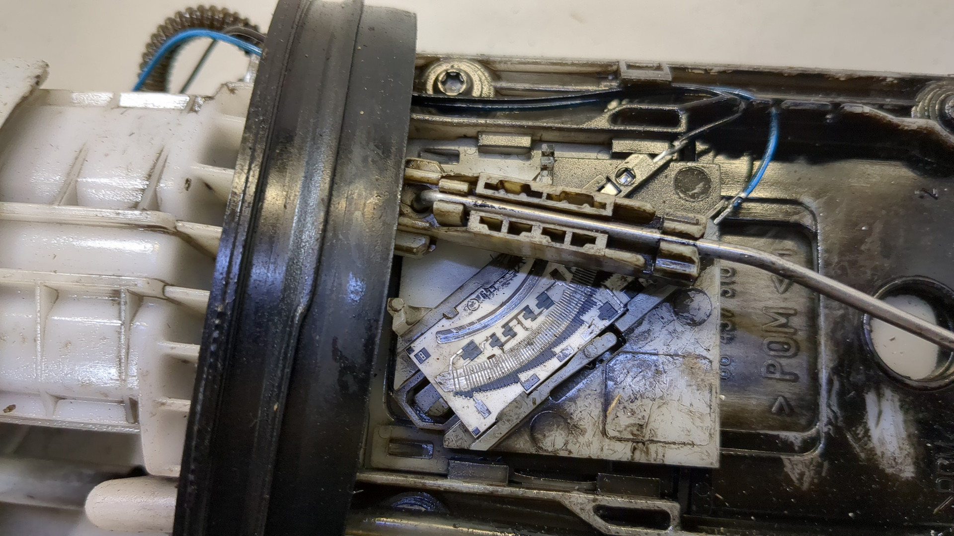 Насос топливный электрический