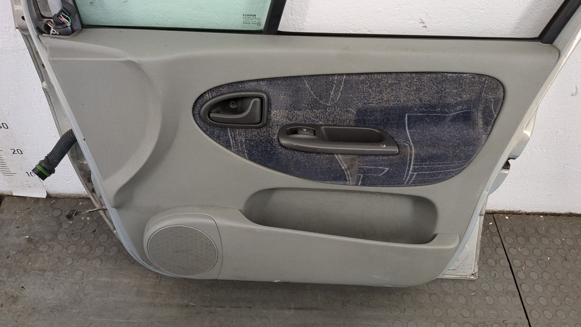 Дверь передняя правая