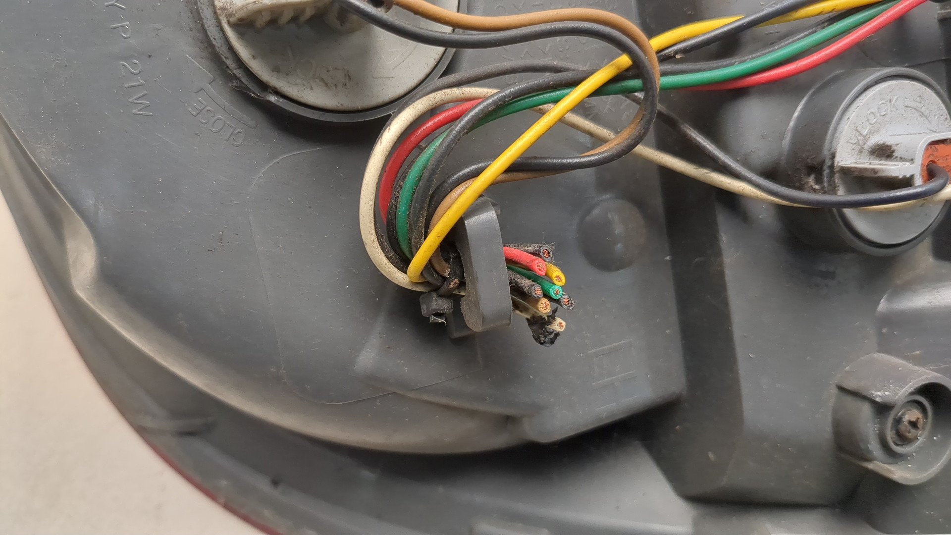 Фонарь задний левый