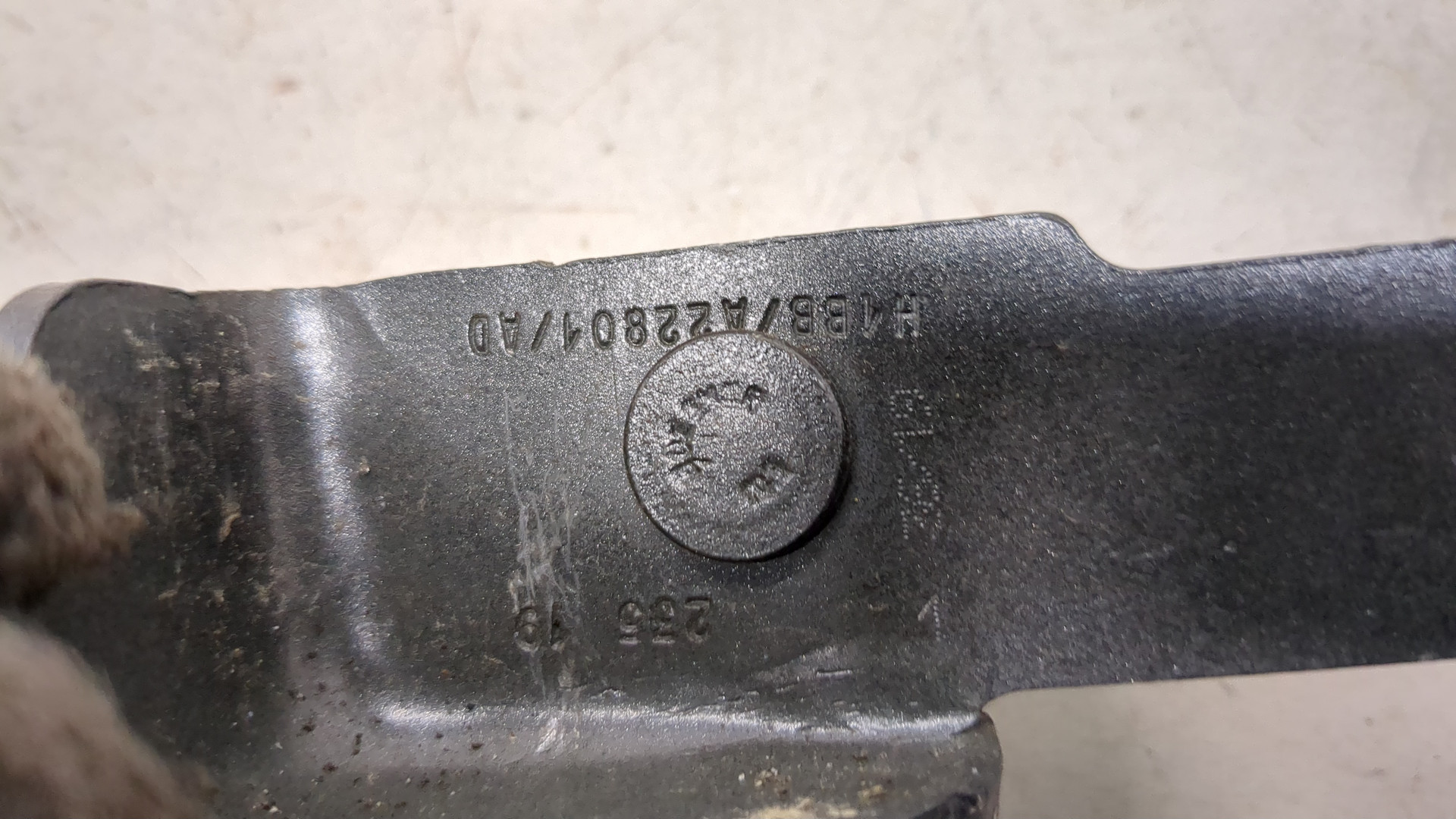 Петля двери