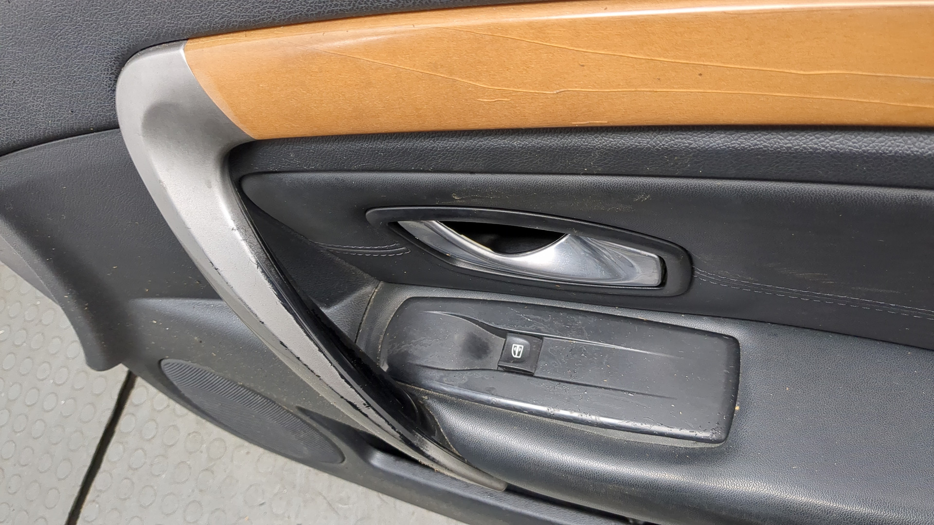 Дверь передняя правая