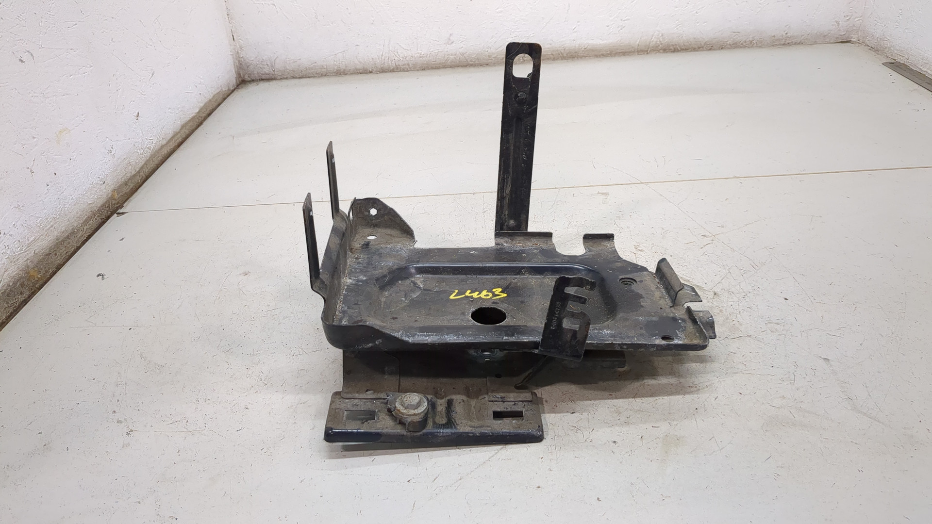 Площадка под аккумулятор (АКБ)