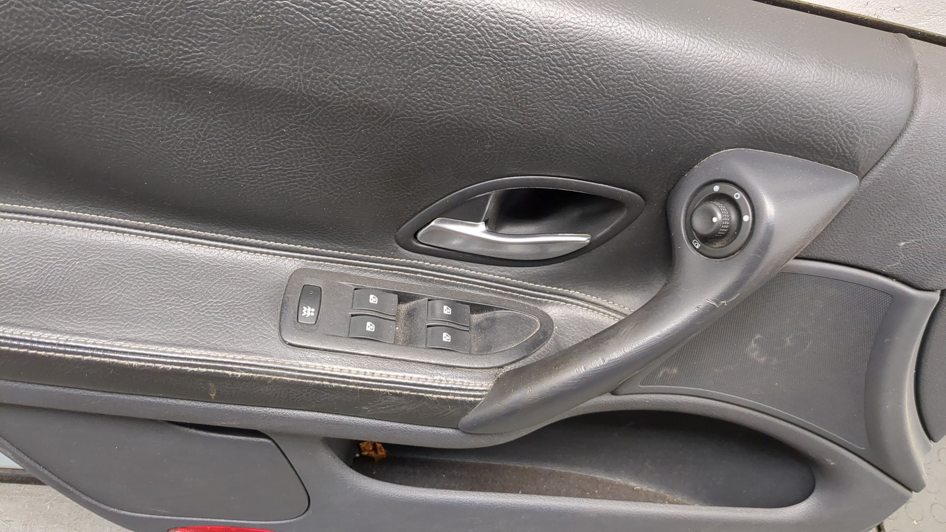 Дверь передняя левая