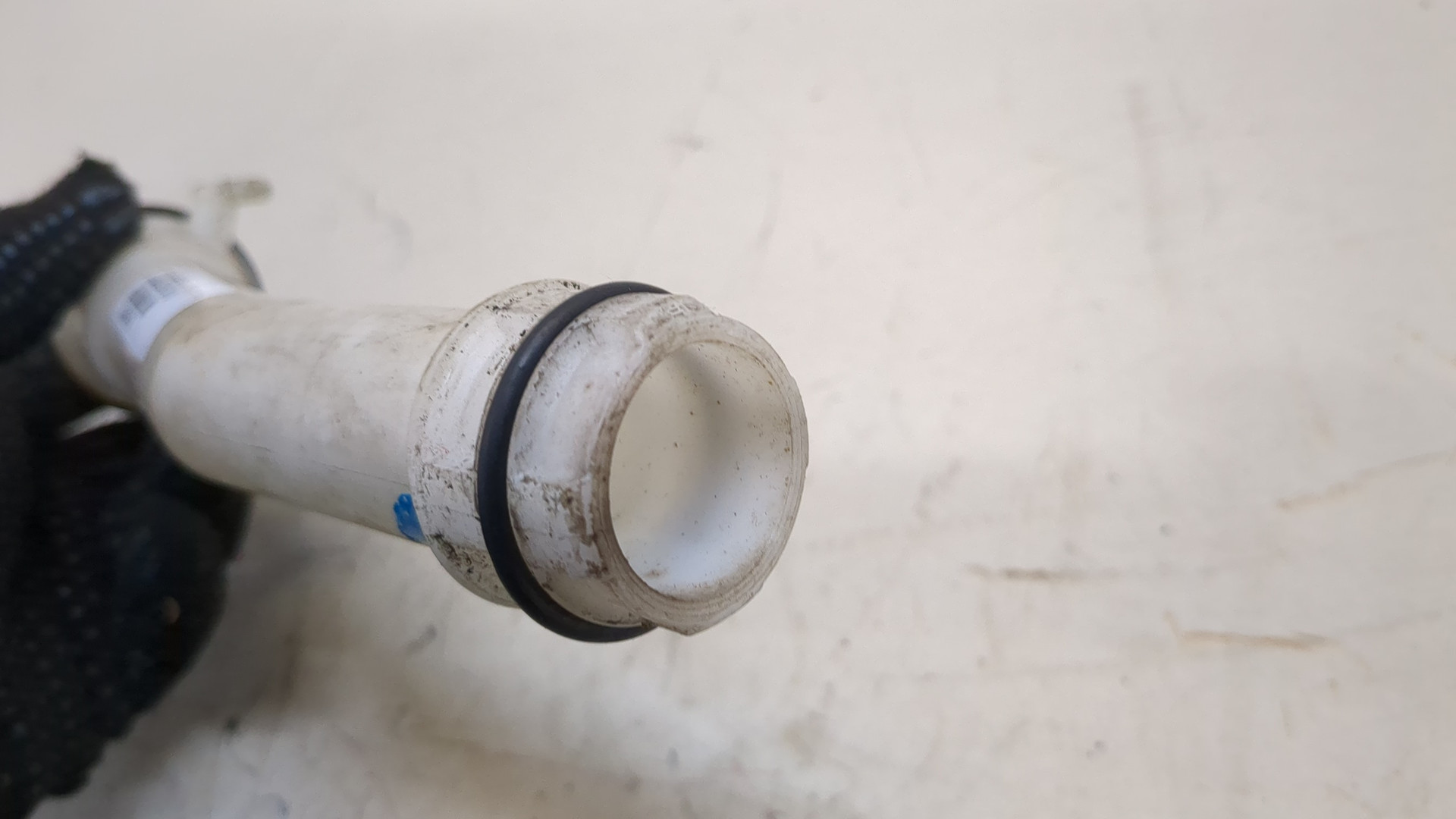 Горловина бачка омывателя