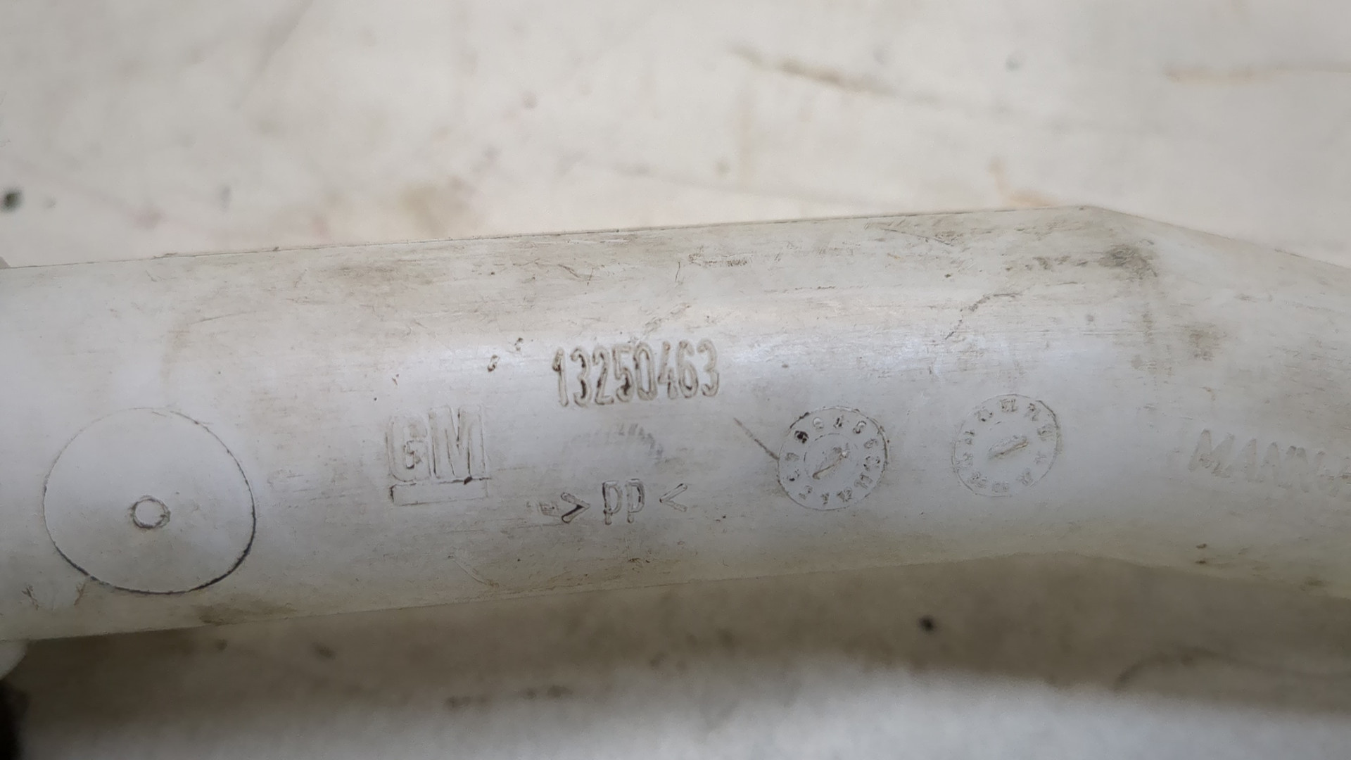 Горловина бачка омывателя