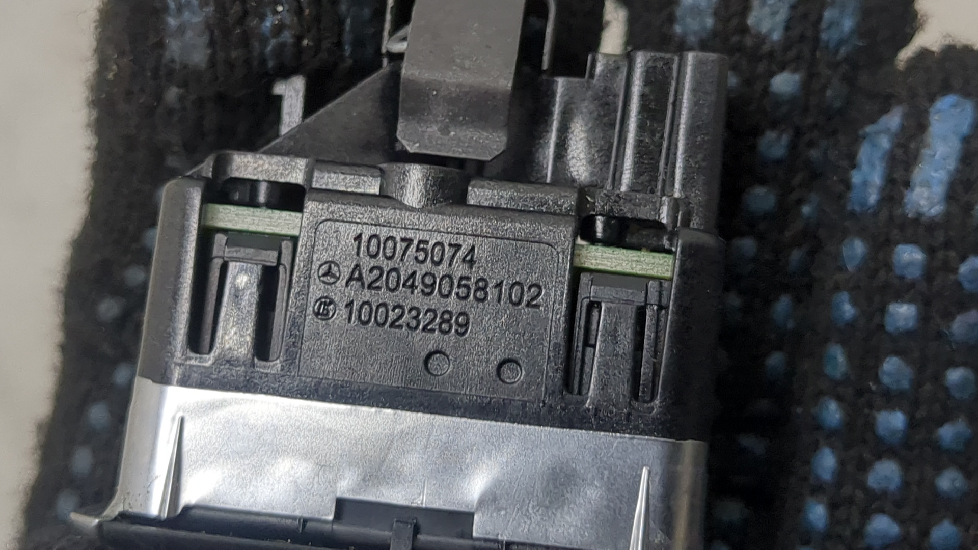 Кнопка стеклоподъемника