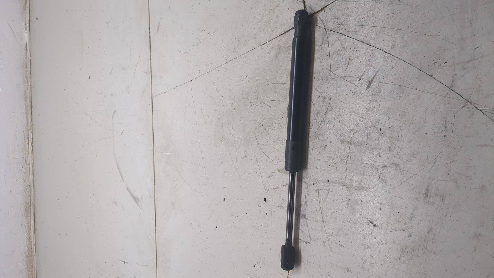 Амортизатор капота