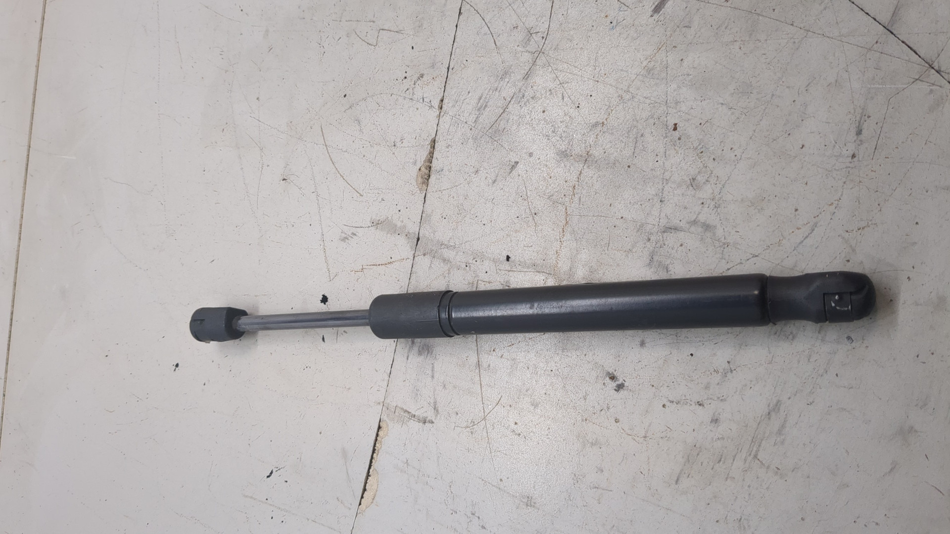 Амортизатор капота