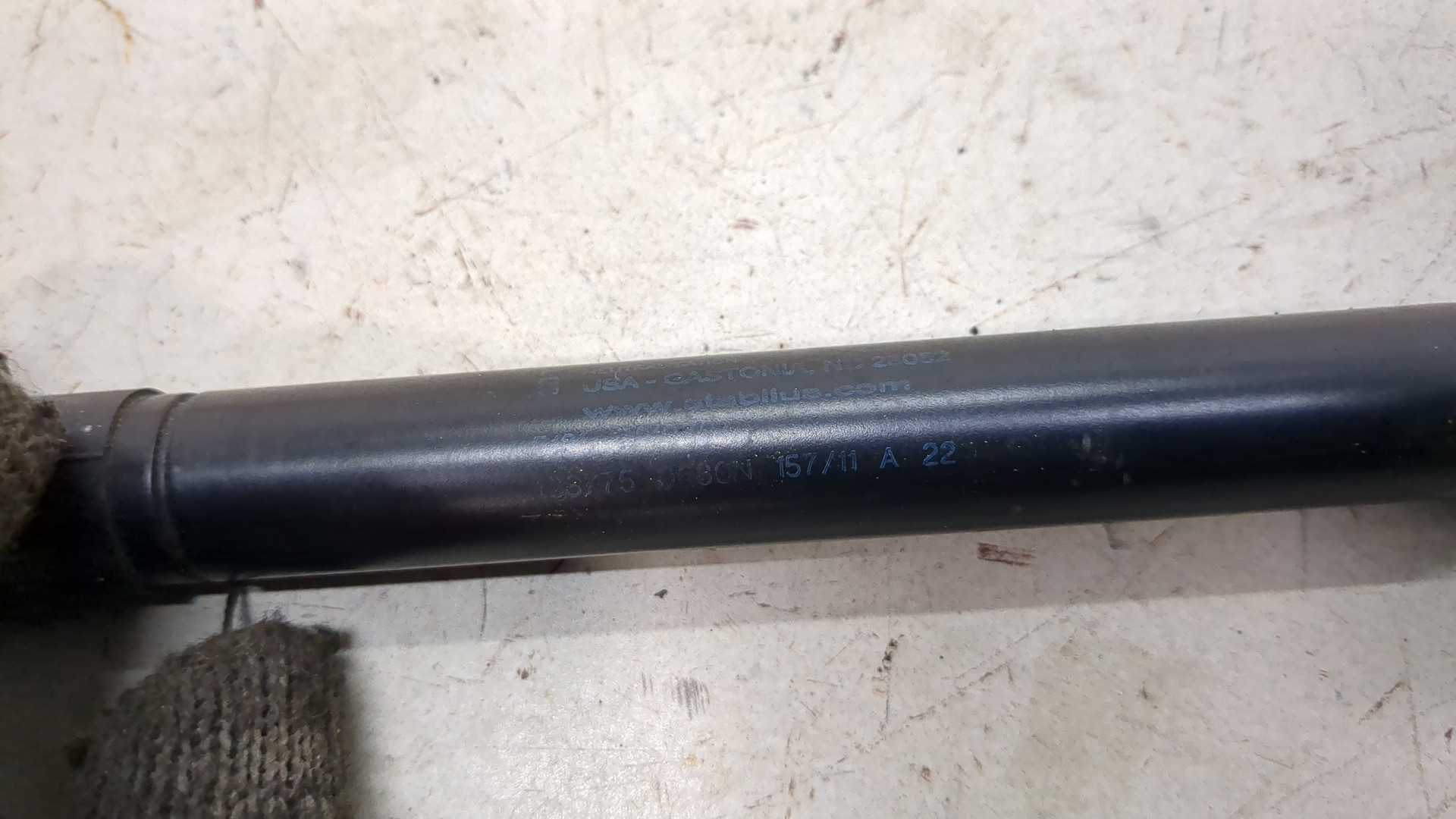 Амортизатор капота