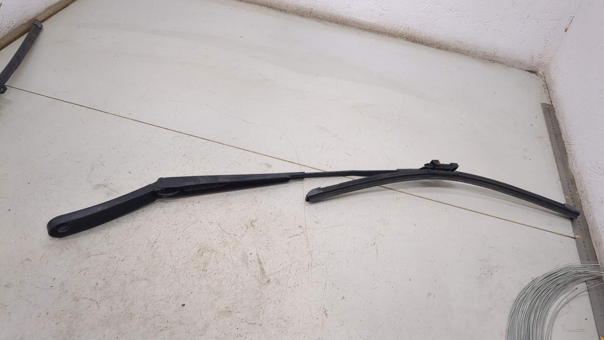 Поводок стеклоочистителя передний правый