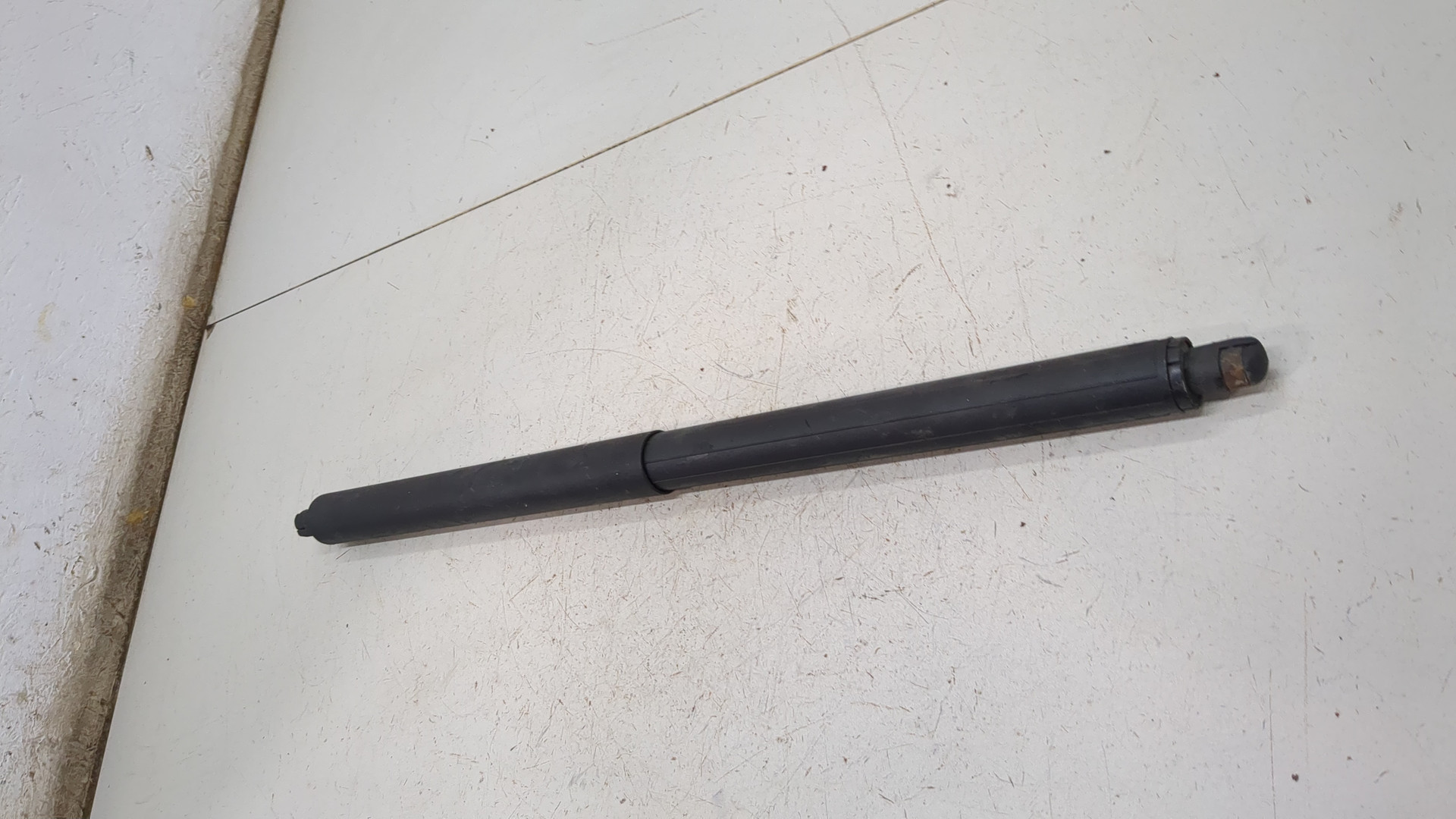 Амортизатор крышки багажника