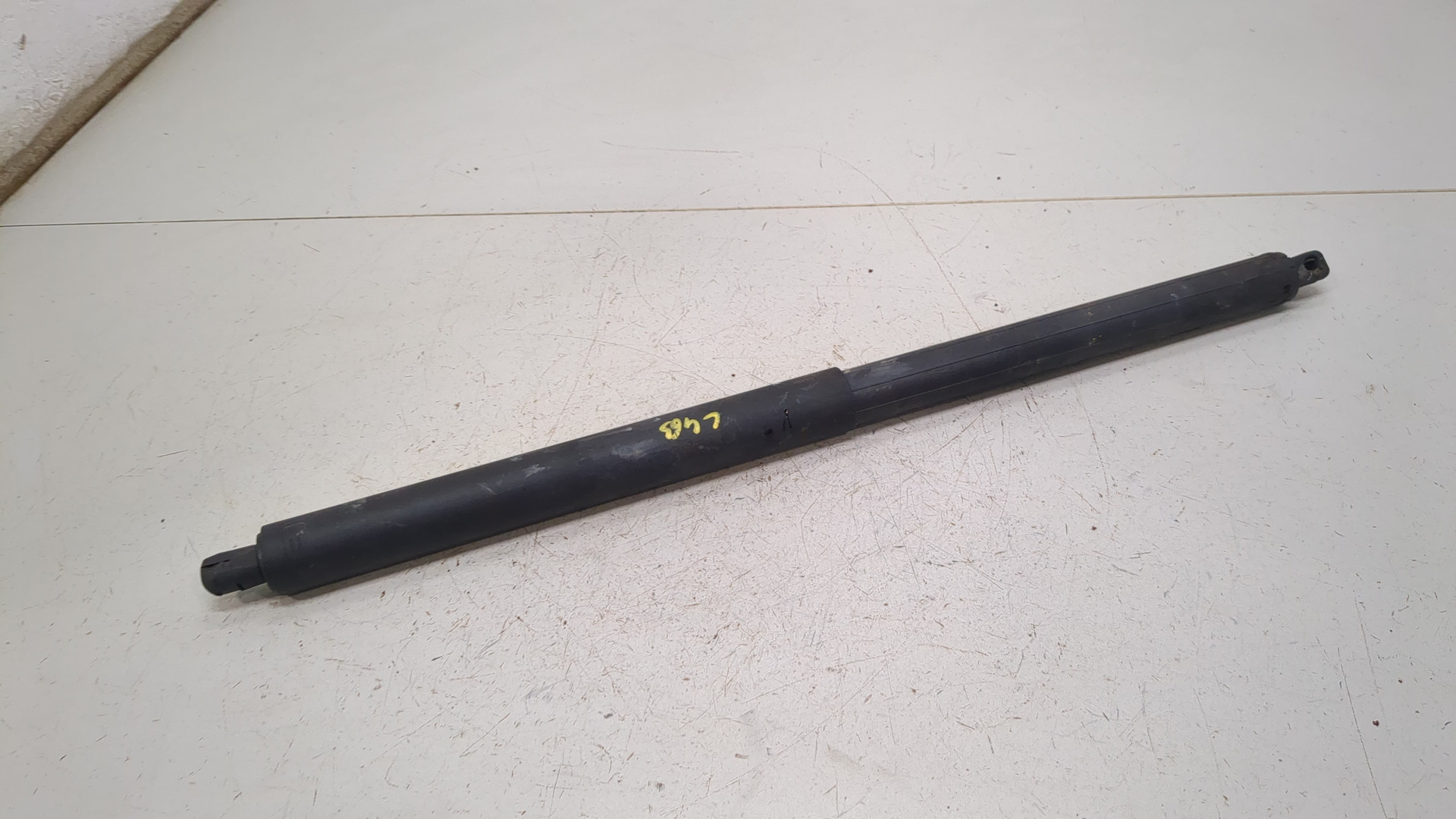 Амортизатор крышки багажника