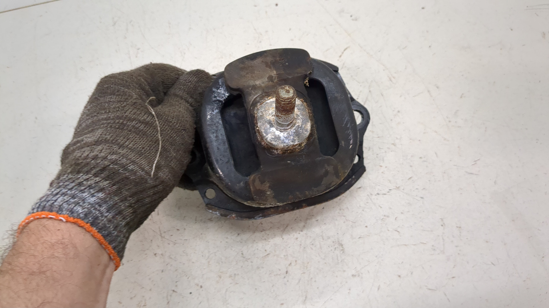 Опора двигателя