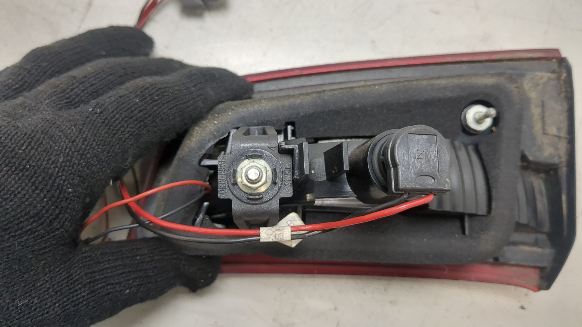 Фонарь задний внутренний левый