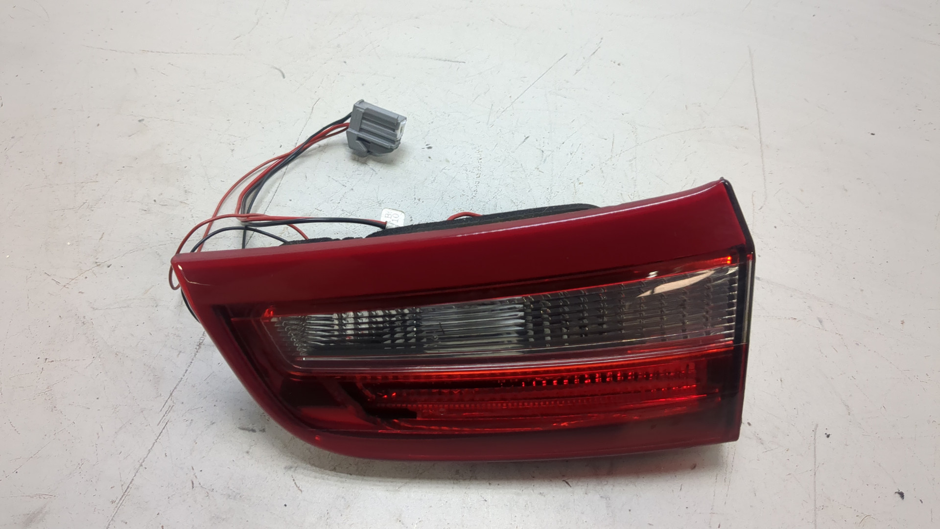 Фонарь задний внутренний левый