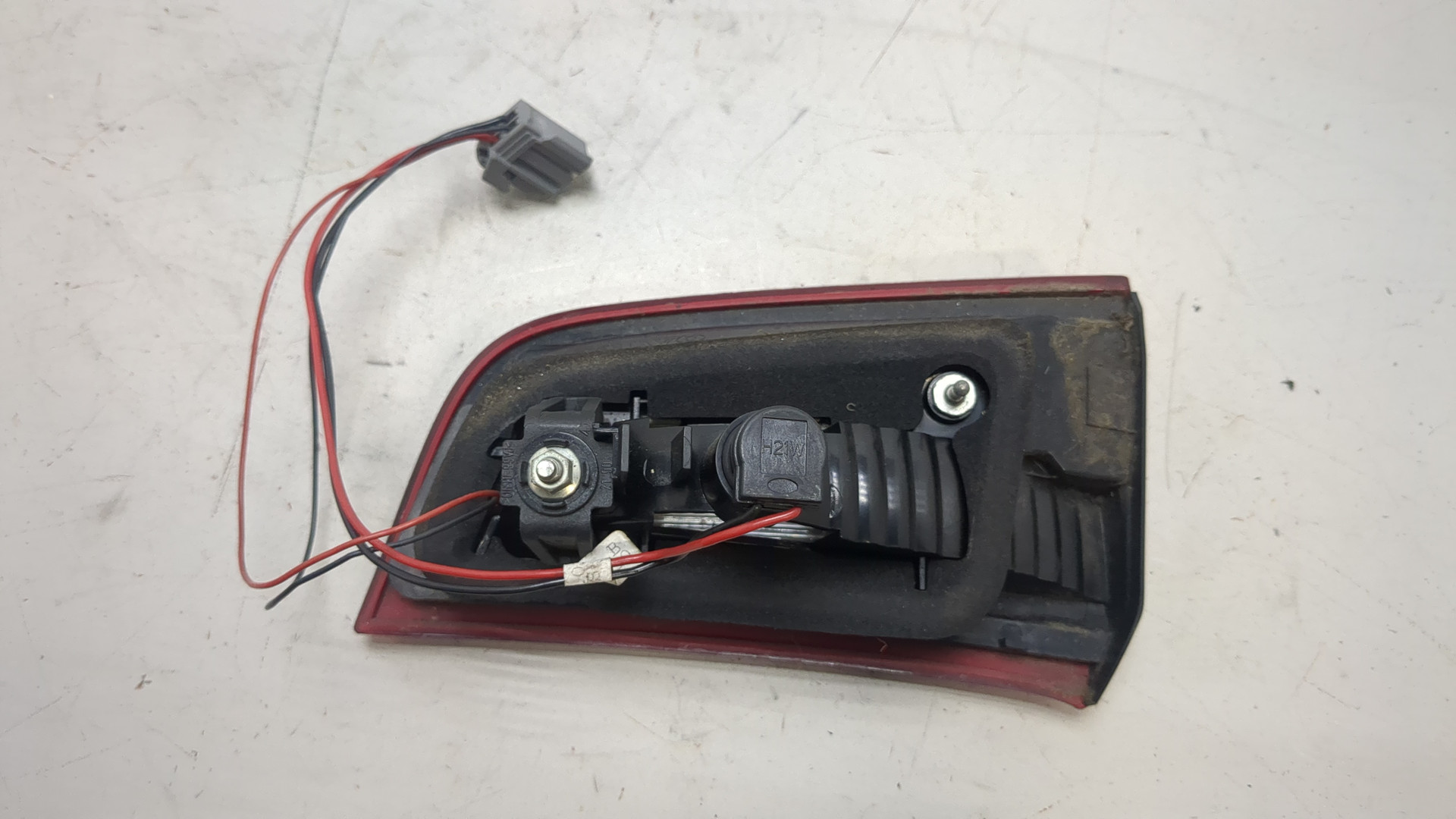 Фонарь задний внутренний левый