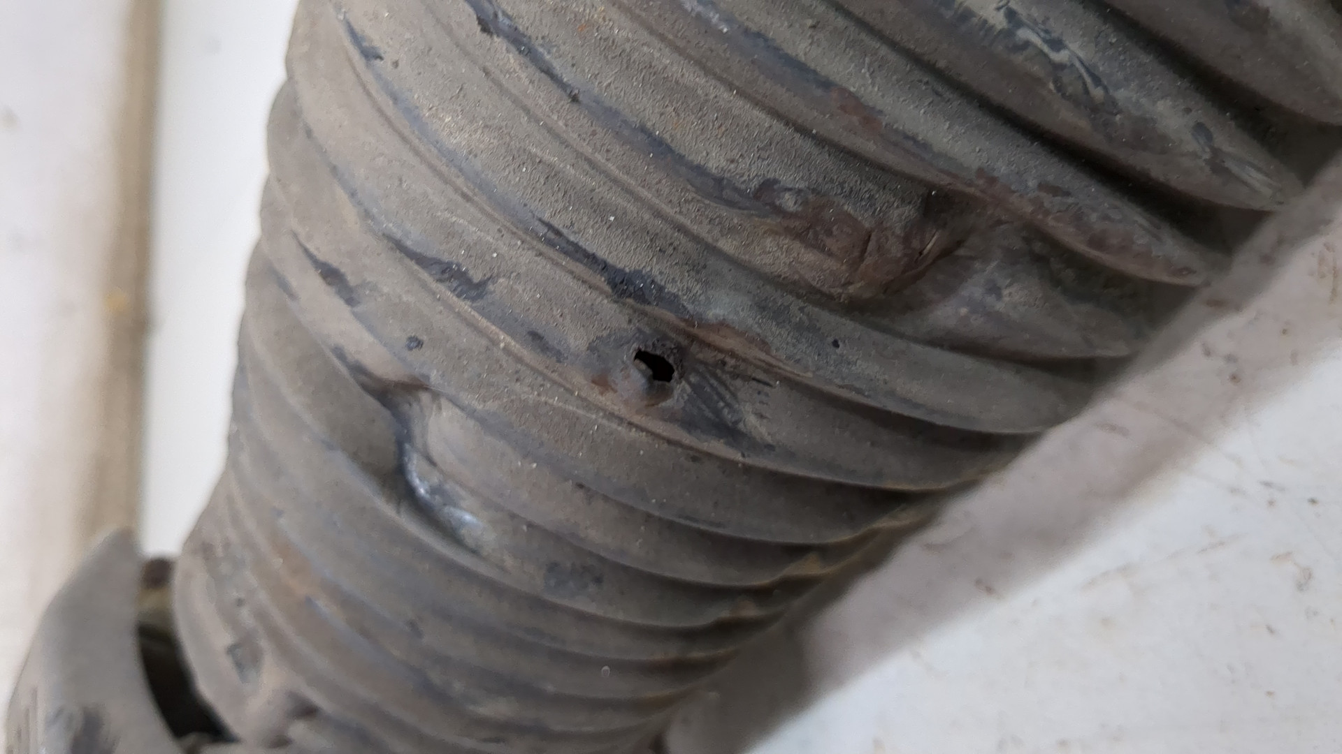 Амортизатор задний левый