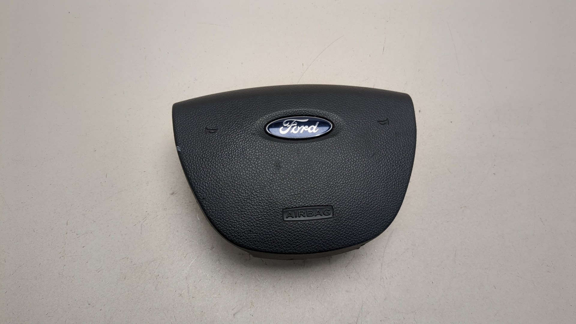 Подушка безопасности в рулевое колесо