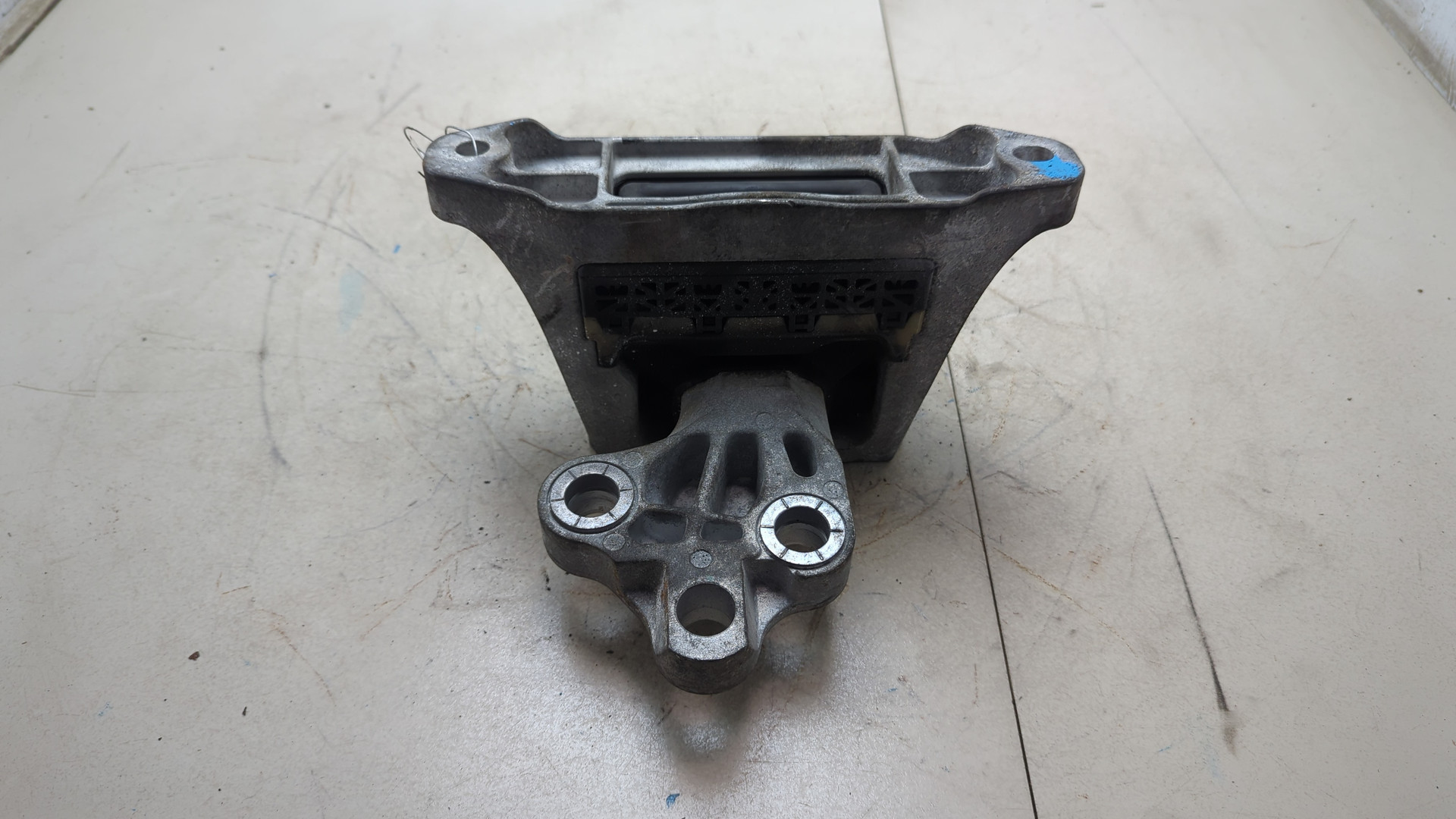 Опора двигателя