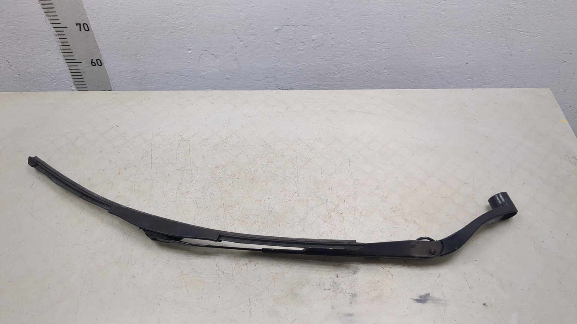 Поводок стеклоочистителя передний левый