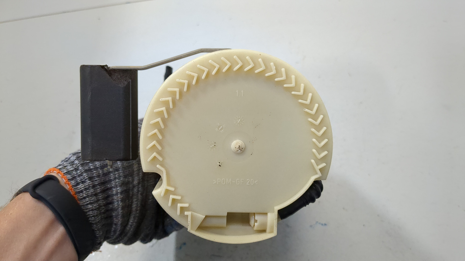 Насос топливный электрический