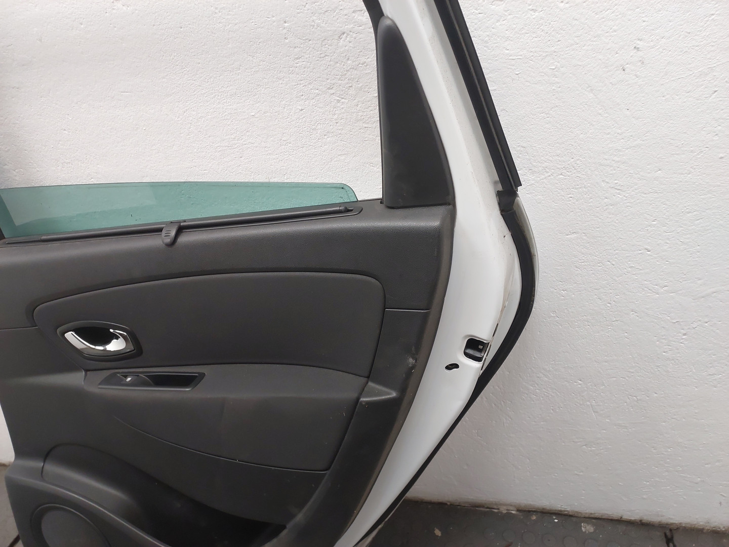 Дверь задняя правая