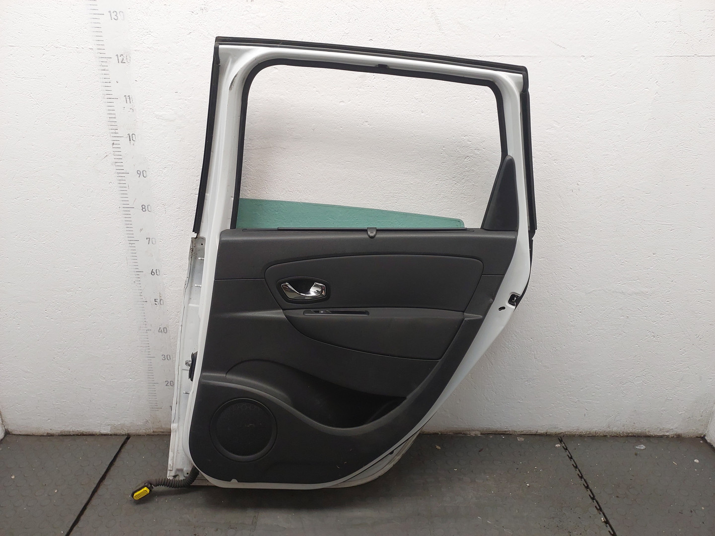 Дверь задняя правая