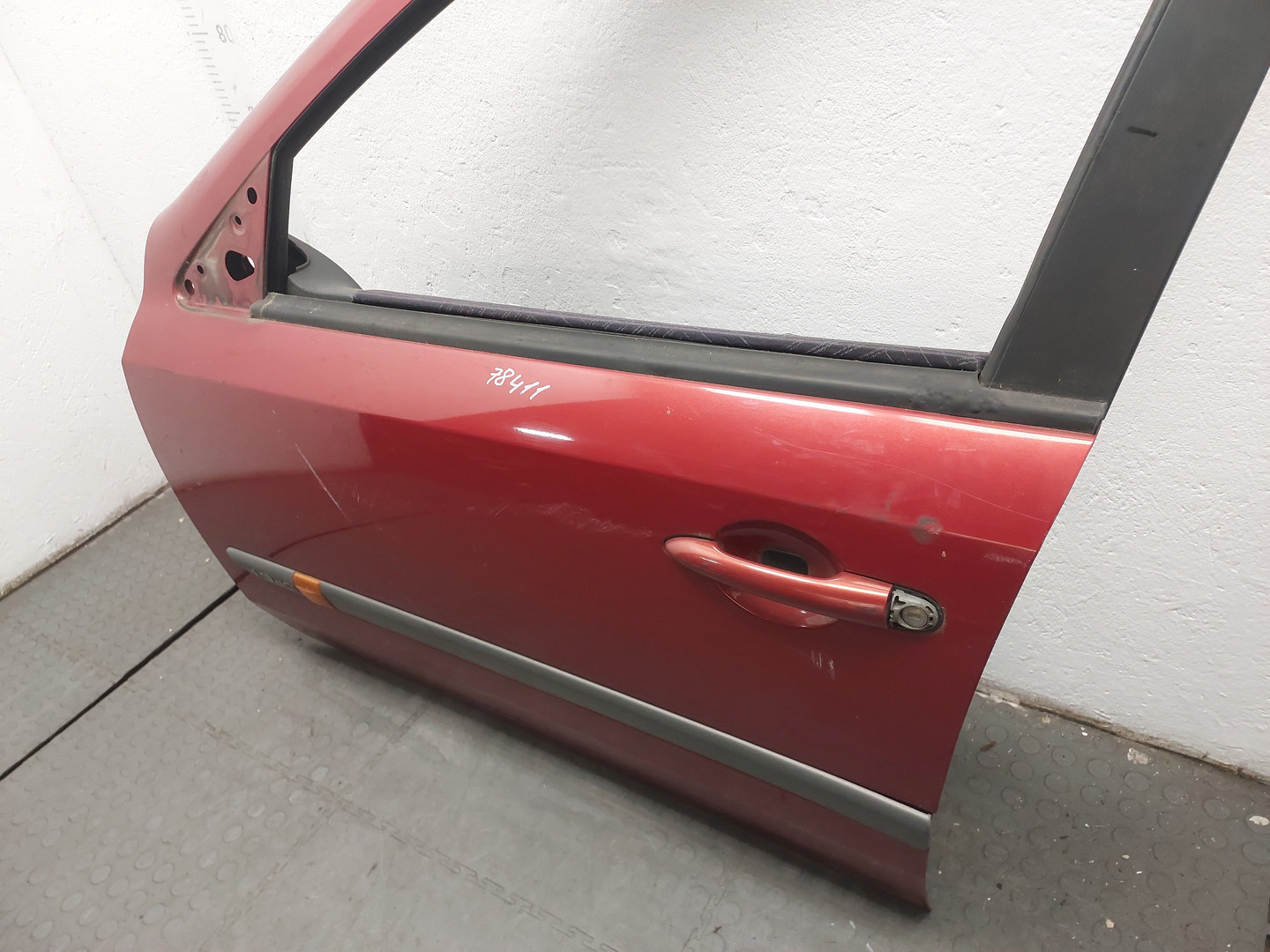 Дверь передняя левая