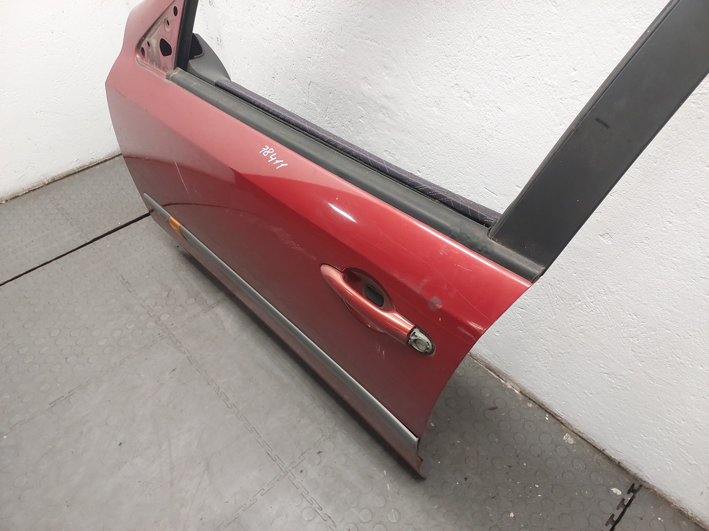 Дверь передняя левая