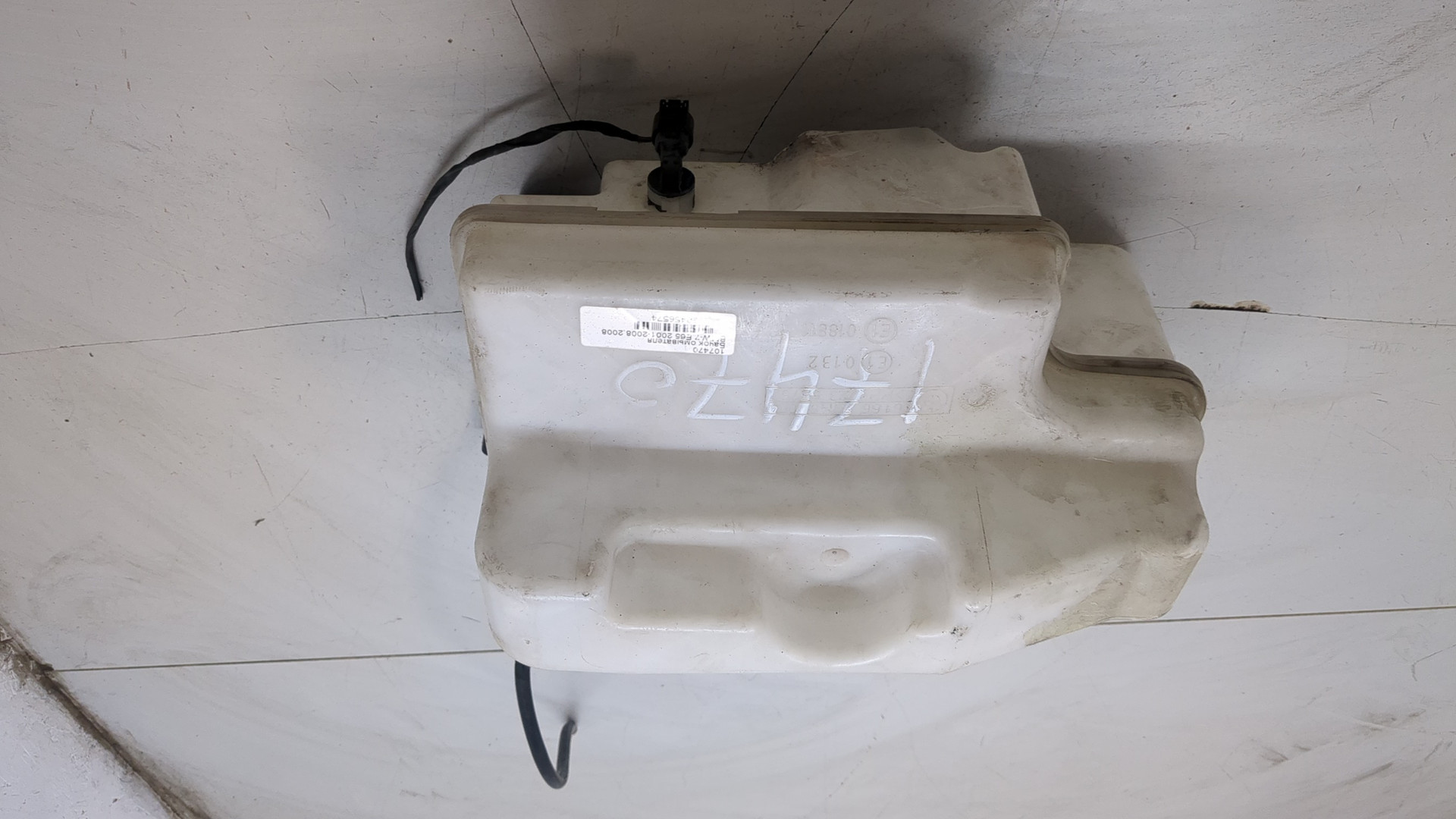 Бачок омывателя лобового стекла